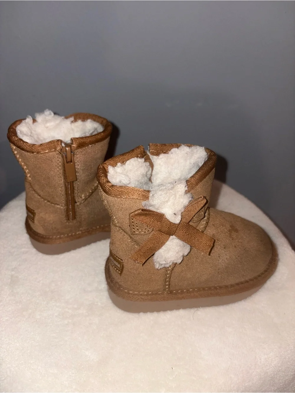 Pair of Cozy Suede toddler boots in Chestnut kookaburra by Ugg and Black sued